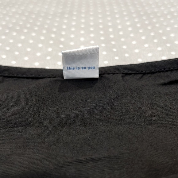 🖤 Old Navy Black V-Neck with Slight Puffed Sleeve Blouse in Size Small - Picture 6 of 6